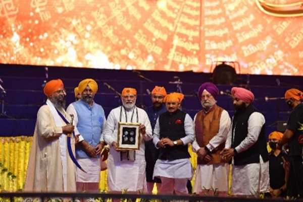 धर्म के नाम पर हिंसा और अत्याचार के खिलाफ चट्टान बनकर खड़े हो गए थे गुरु तेग बहादुर : मोदी